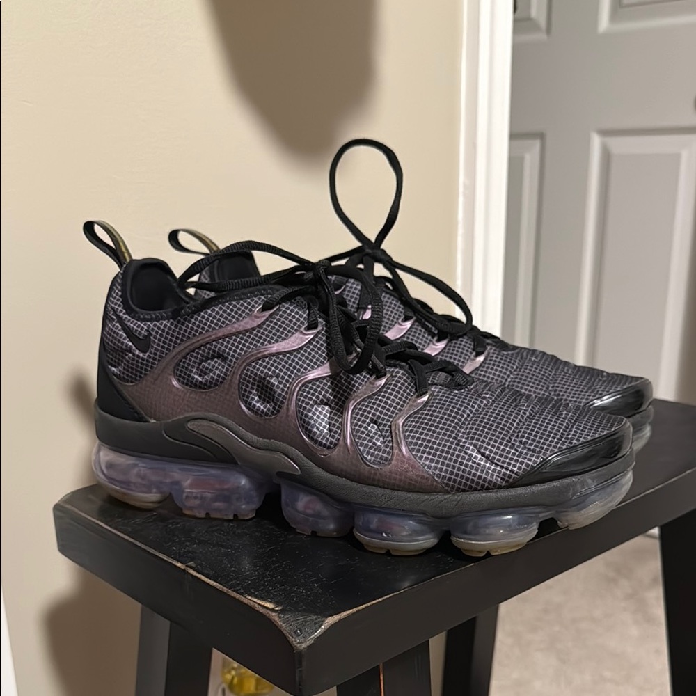 Nike Vapormax Plus Sneakers - Picture 4 of 7